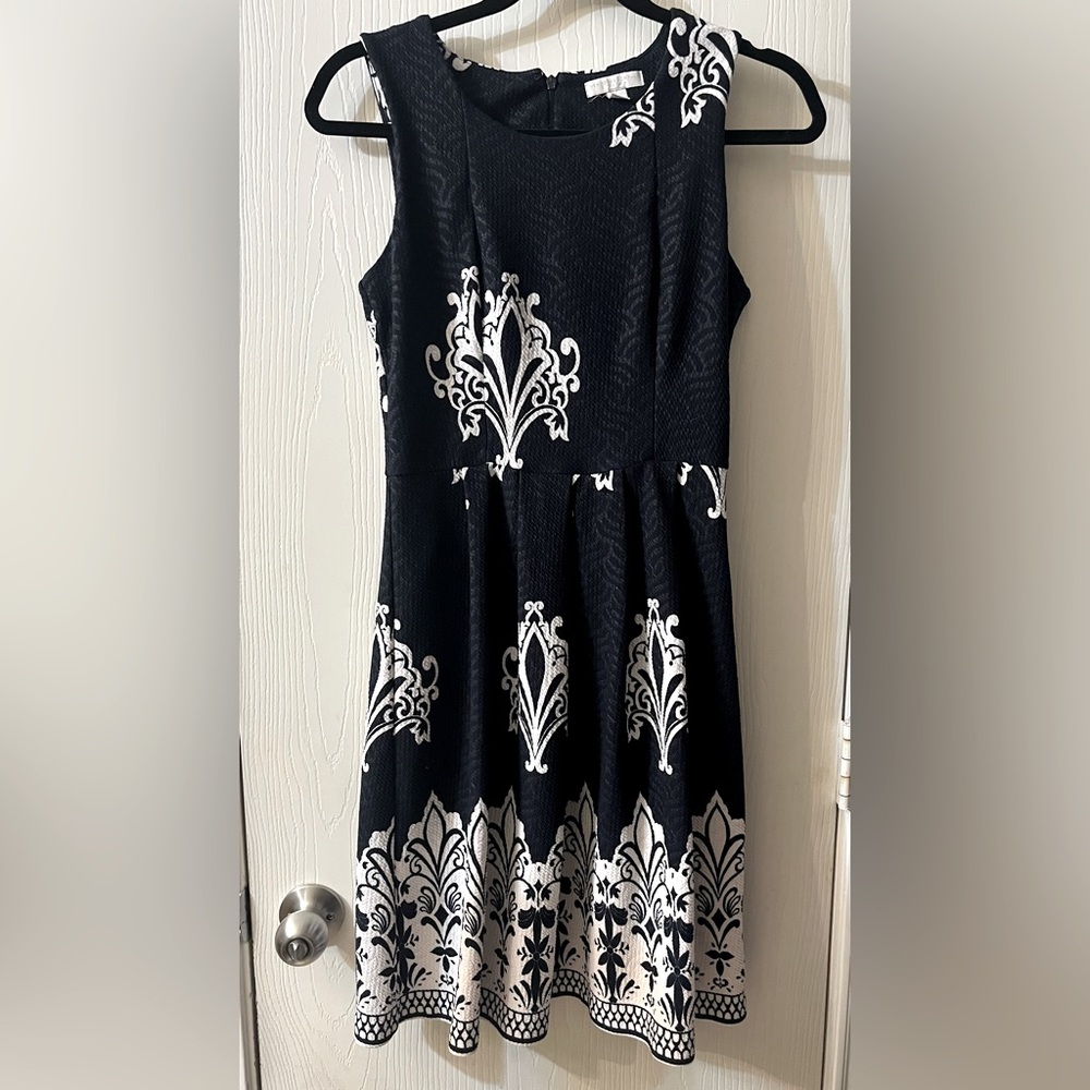 🛍️New York & Company XS Navy Blue and White Sleeveless Dress